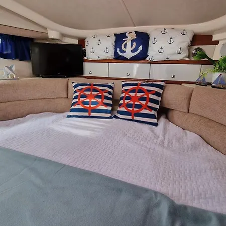 Sea & Tasty - Boat House Hotel na wodzie *