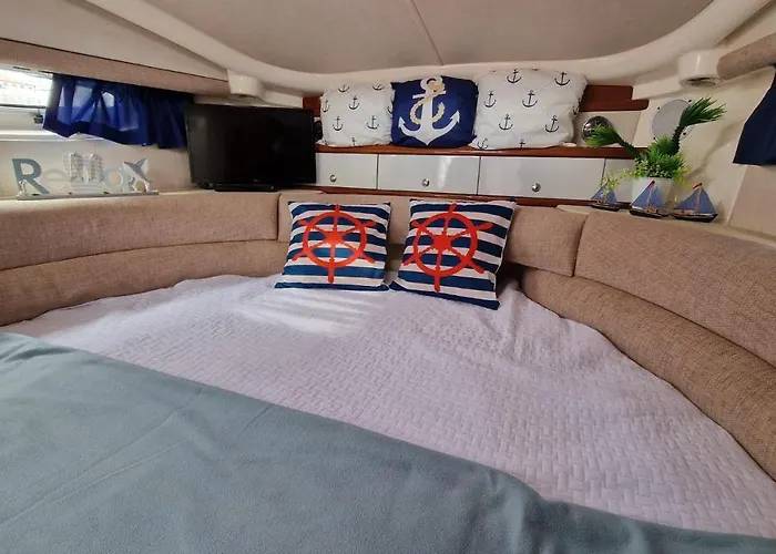 Sea & Tasty - Boat House Hotel na wodzie *