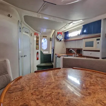 Sea & Tasty - Boat House بوتيل Ponta Delgada