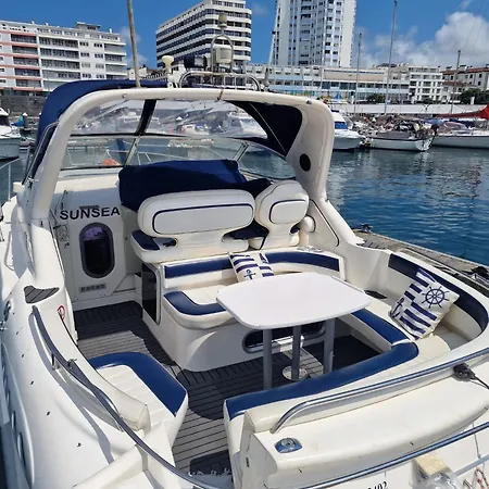 Sea & Tasty - Boat House ספינת מלון Ponta Delgada